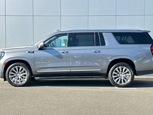 Used 2021 GMC Yukon XL Denali w/ LPO, Illumination Package image 2