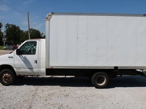 Used 2004 Ford E-350 and Econoline 350 Super Duty image 10