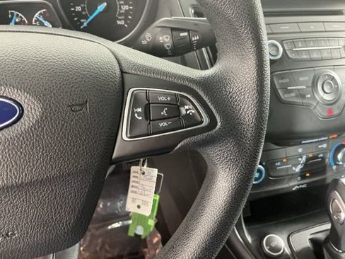 Used 2015 Ford Focus SE FWD image 28