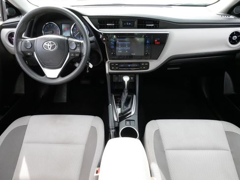 Used 2018 Toyota Corolla LE w/ LE Premium Package w/Moonroof FWD image 10