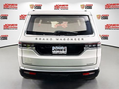 Used 2022 Jeep Grand Wagoneer Series III w/ Flexible Seating Group image 17