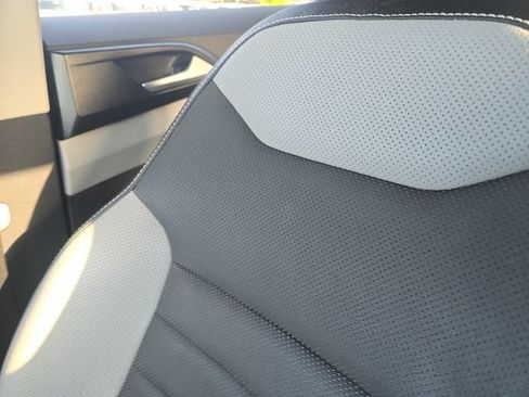 Used 2022 Volkswagen Taos SEL w/ Panoramic Sunroof Package FWD image 18