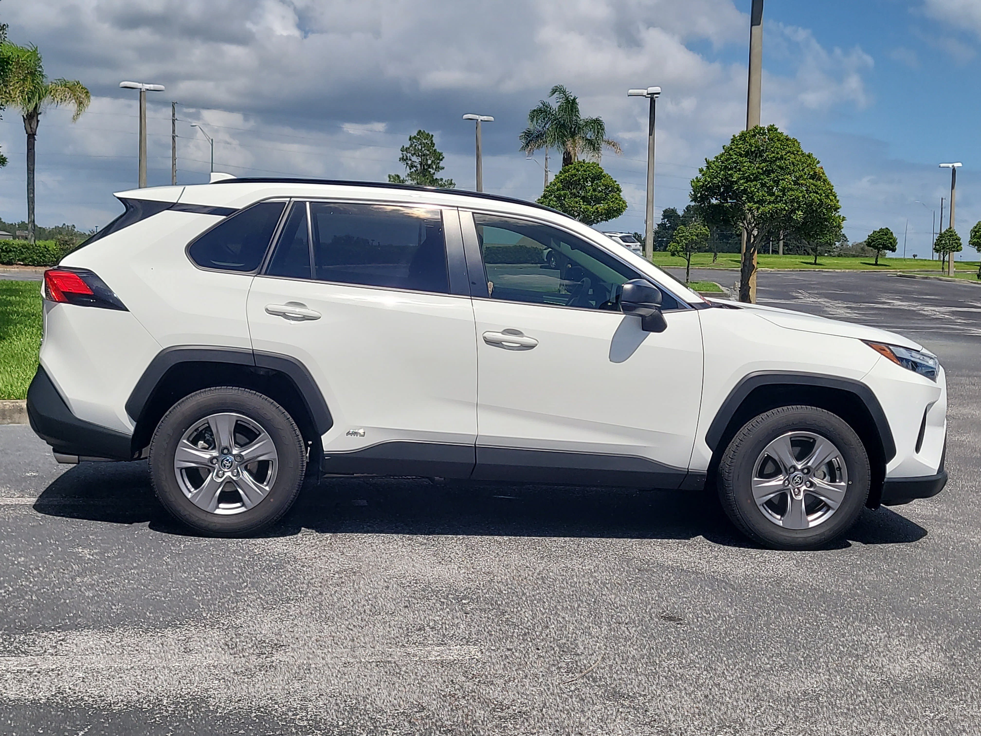 Certified 2025 Toyota RAV4 LE AWD/4WD image 8