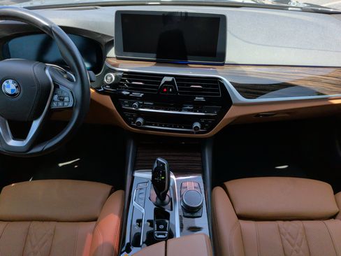 Used 2023 BMW 530i w/ Premium Package RWD image 33