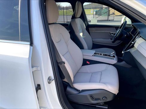 New 2026 Volvo XC90 T8 Plus w/ Protection Package Premier image 32