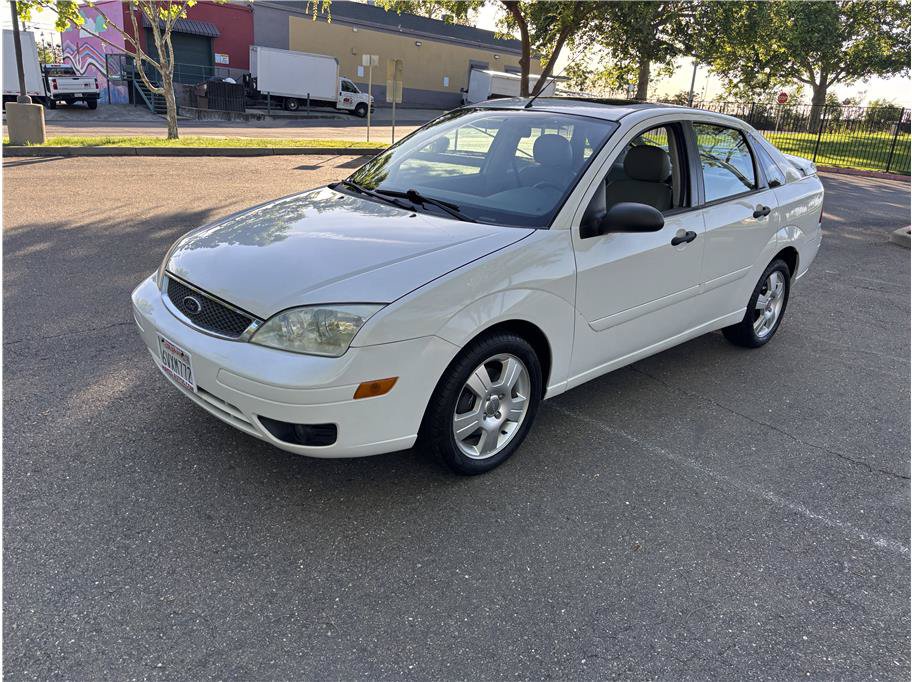 Used 2005 Ford Focus SES FWD image 1