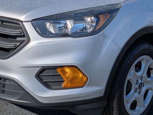 Used 2019 Ford Escape S image 9