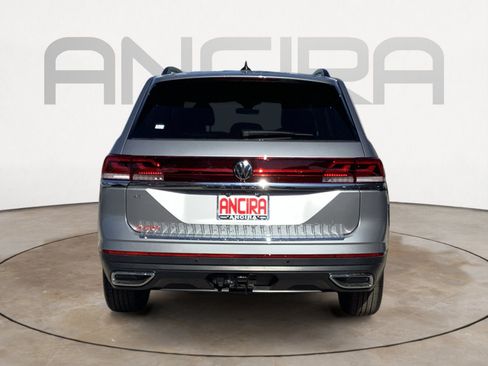 New 2025 Volkswagen Atlas SE FWD image 7