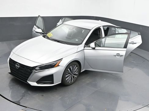 Used 2023 Nissan Altima 2.5 SV FWD image 64