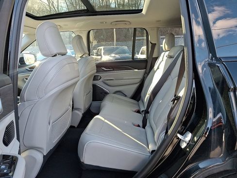 Used 2023 Jeep Grand Cherokee Overland AWD/4WD image 13