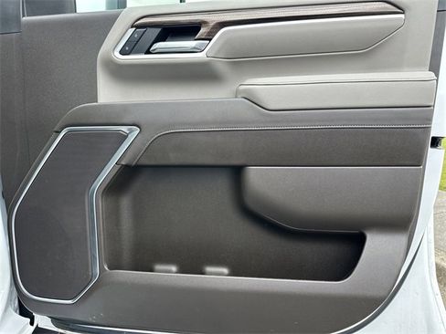 Used 2025 Chevrolet Silverado 2500 LT w/ Convenience Package image 13