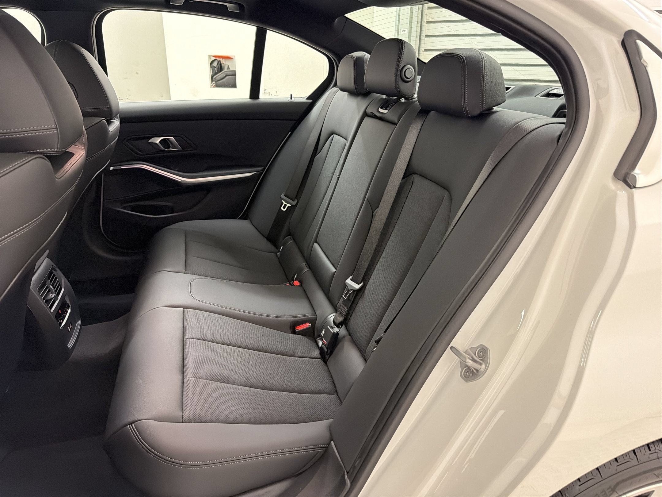 Used 2026 BMW 330i xDrive Sedan w/ Premium Package AWD/4WD image 23