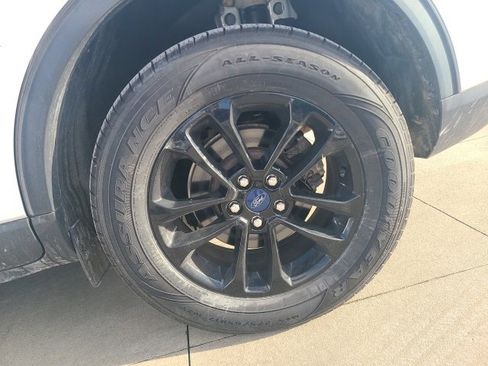 Used 2020 Ford Escape SE Sport image 11