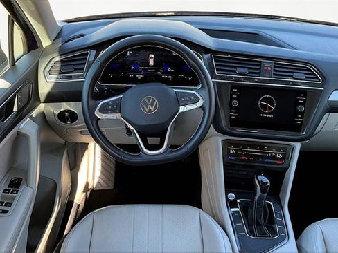 Used 2023 Volkswagen Tiguan SE image 5