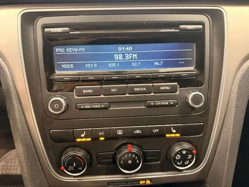 Used 2014 Volkswagen Passat 1.8T Wolfsburg Edition FWD image 21