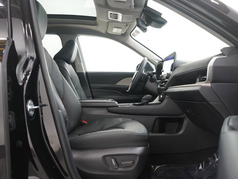 Used 2025 Toyota Grand Highlander AWD image 10