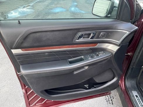 Used 2018 Ford Explorer Platinum AWD/4WD image 11