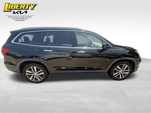 Used 2017 Honda Pilot Touring image 8
