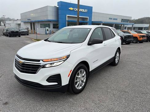 Used 2023 Chevrolet Equinox LS w/ LS Convenience Package FWD image 3
