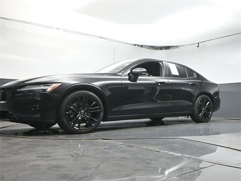 Certified 2024 Volvo S60 B5 Plus image 32