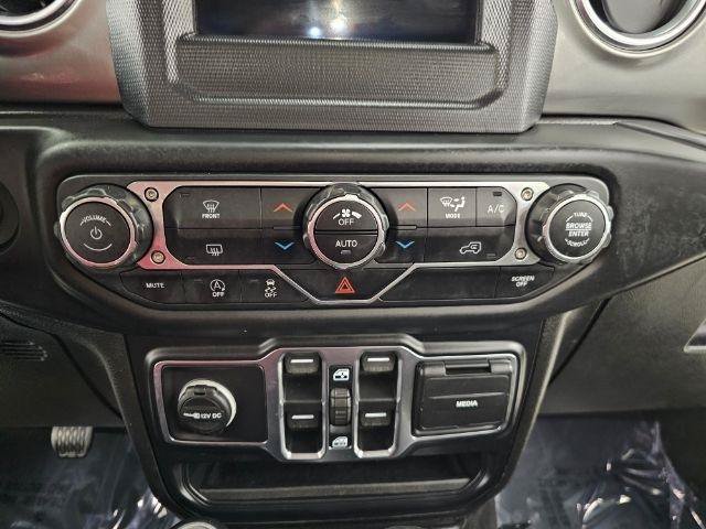 Used 2020 Jeep Wrangler Unlimited Sahara AWD/4WD image 25