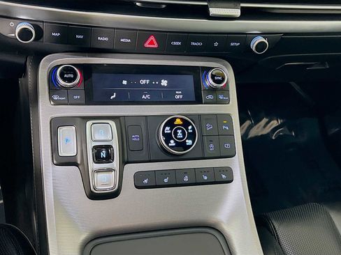 Used 2023 Hyundai Palisade Calligraphy image 17