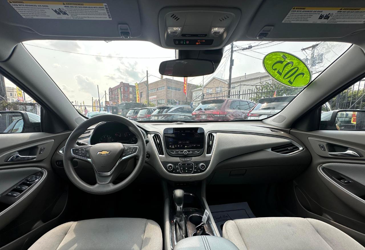 Used 2025 Chevrolet Malibu LT FWD image 9