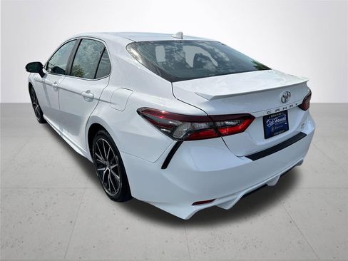 Used 2023 Toyota Camry SE AWD/4WD image 9