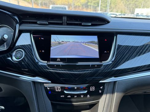 Used 2024 Cadillac XT6 Premium Luxury FWD image 17