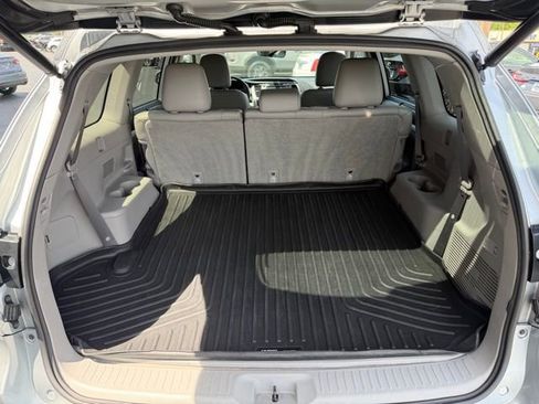 Used 2018 Toyota Highlander XLE image 9