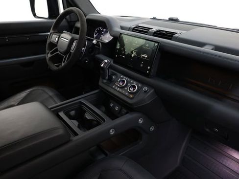Used 2023 Land Rover Defender 90 V8 image 95