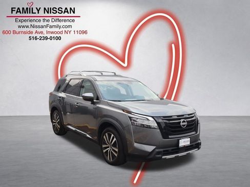 Certified 2024 Nissan Pathfinder Platinum AWD/4WD image 1
