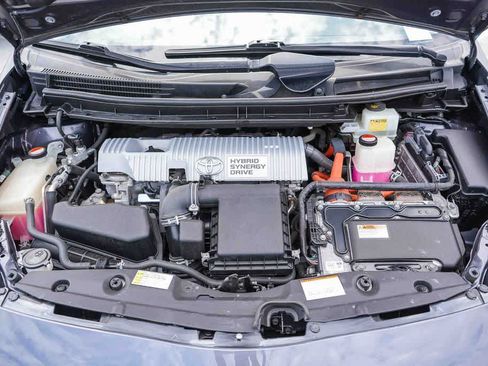 Used 2015 Toyota Prius Two w/ Preferred Accessory Package FWD image 26