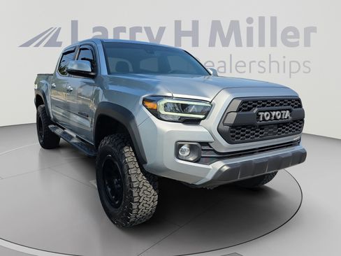 Used 2022 Toyota Tacoma TRD Off-Road w/ TRD Premium Off Road Package AWD/4WD image 7