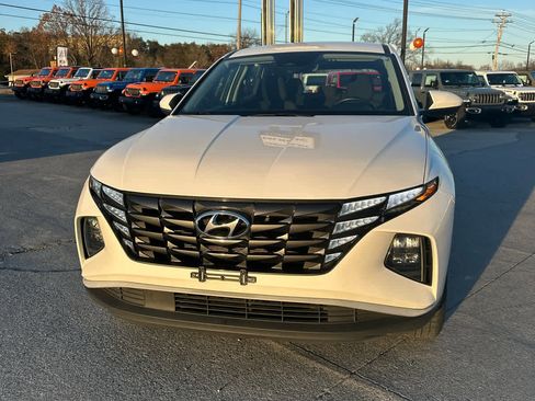 Used 2023 Hyundai Tucson SE image 3