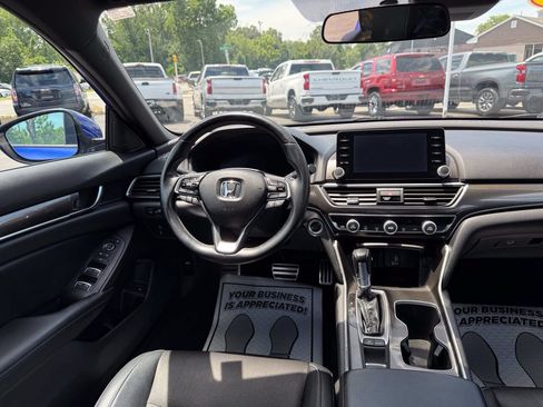 Used 2018 Honda Accord Sport image 12