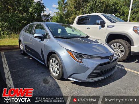 Used 2023 Toyota Corolla LE FWD image 1
