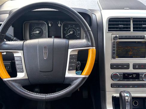 Used 2010 Lincoln MKX AWD image 10