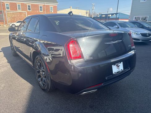 Used 2019 Chrysler 300 S image 3