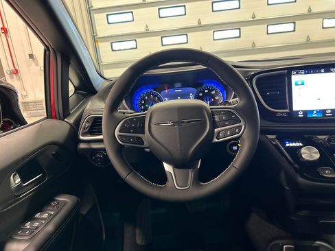 New 2026 Chrysler Pacifica Select image 28