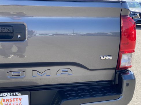 Used 2017 Toyota Tacoma TRD Off-Road w/ Premium & Technology Package AWD/4WD image 21