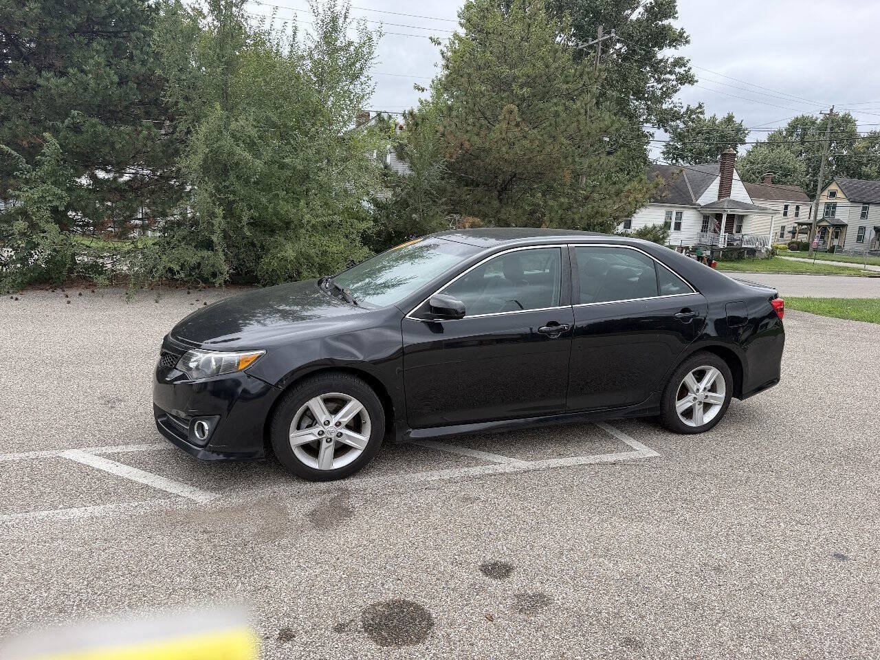 Used 2012 Toyota Camry SE FWD image 1