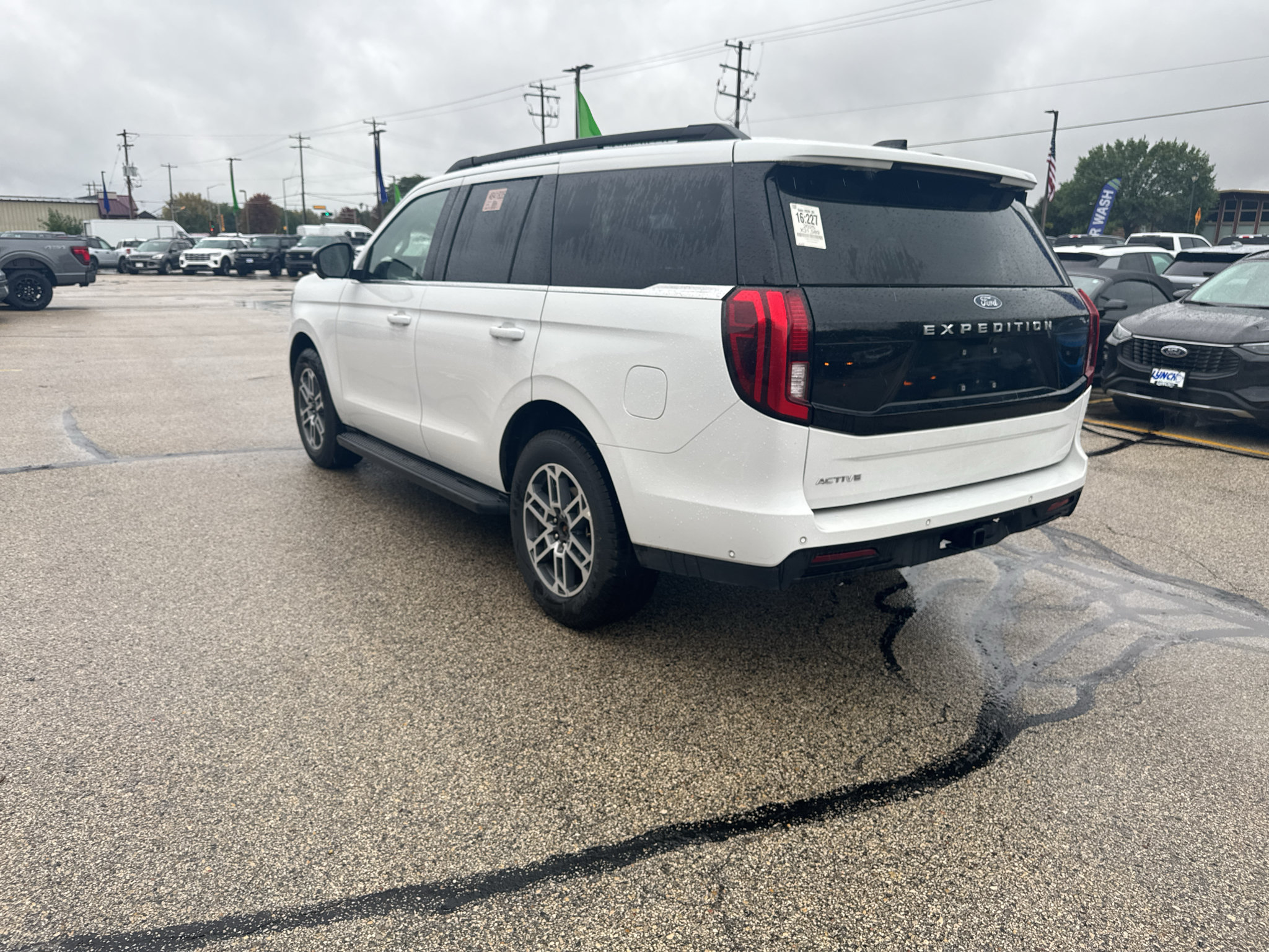 Used 2025 Ford Expedition Active AWD/4WD image 5