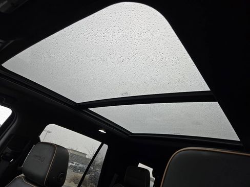 Used 2023 GMC Yukon AT4 w/ Technology Package image 3