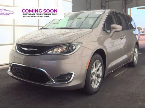 Used 2018 Chrysler Pacifica Touring Plus w/ Tire & Wheel Group image 1