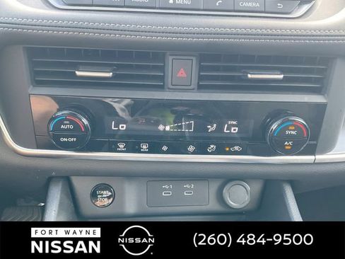 Used 2025 Nissan Rogue SV AWD/4WD image 16
