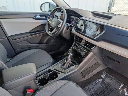 Used 2024 Volkswagen Taos SE image 33