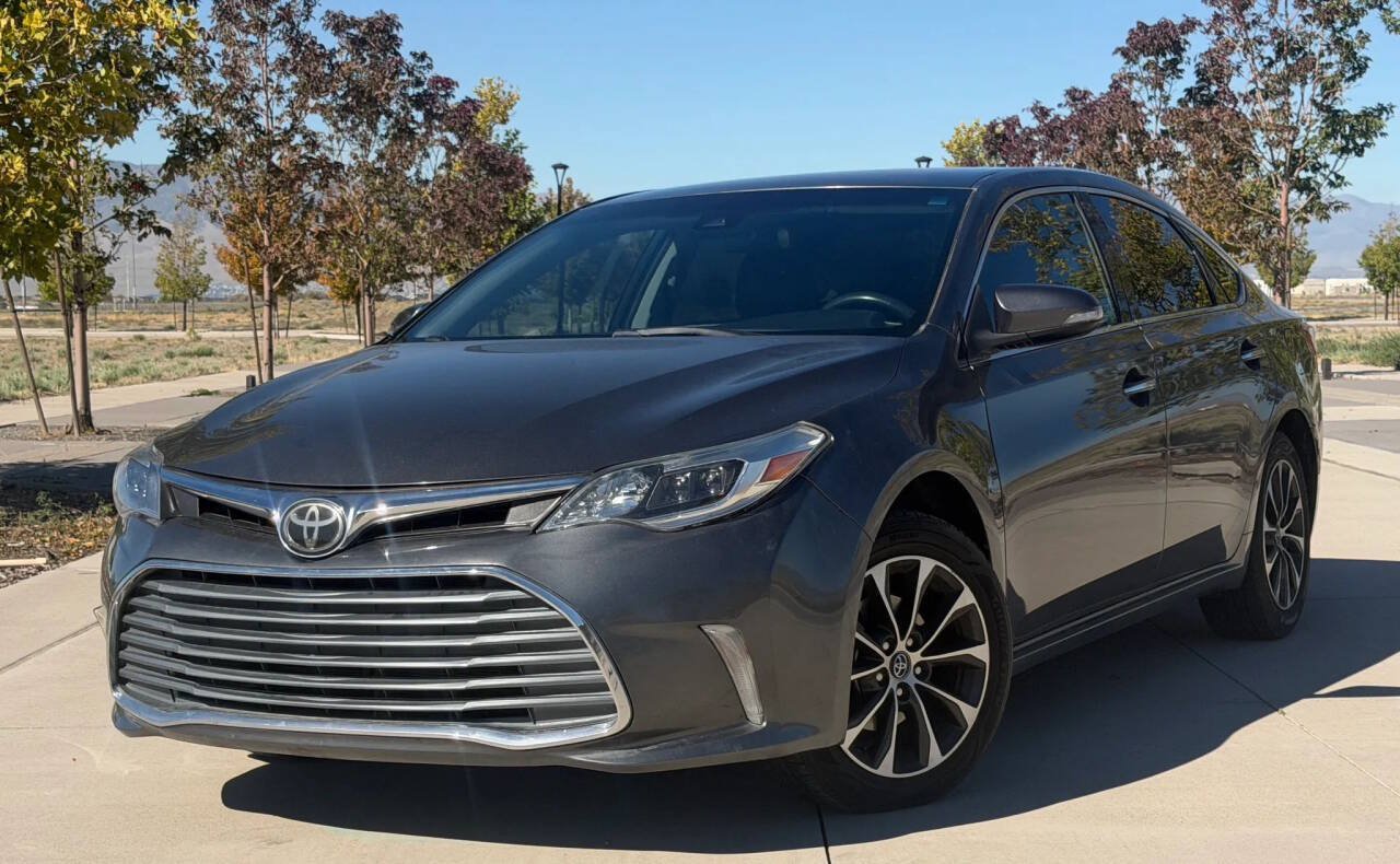 Used 2018 Toyota Avalon XLE FWD image 1