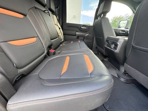Used 2021 GMC Sierra 2500 AT4 w/ AT4 Premium Plus Package AWD/4WD image 6