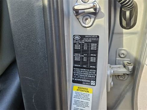 Used 2020 Land Rover Range Rover Evoque SE image 38